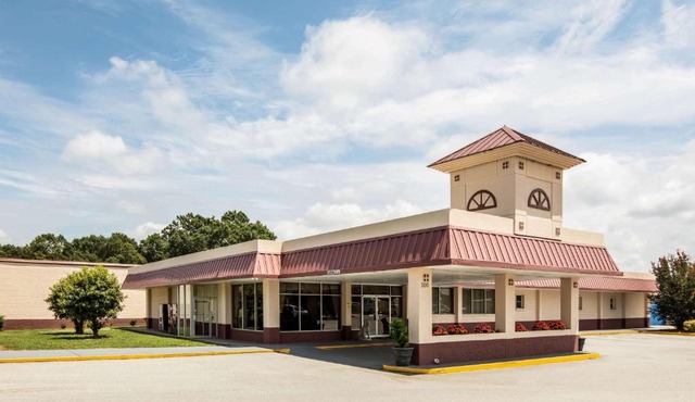 Super 8 by Wyndham Gaffney