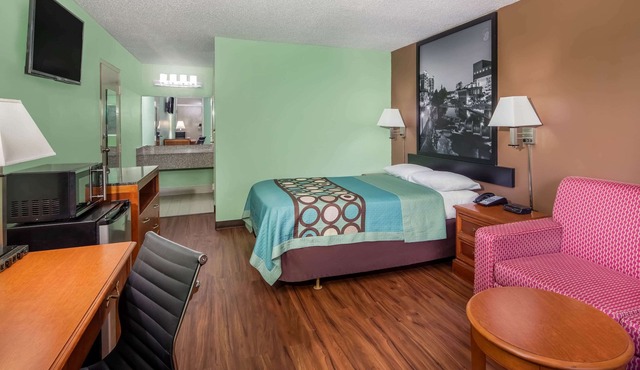 Super 8 by Wyndham Gaffney