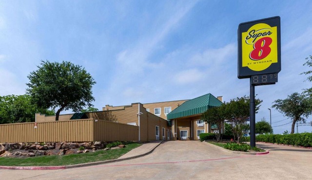 Super 8 by Wyndham Garland Rowlett East Dallas Area