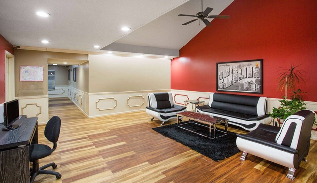 Super 8 by Wyndham Garner/Clayton/Raleigh