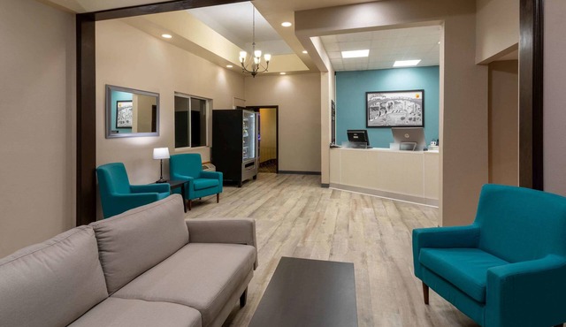 Super 8 by Wyndham Gillette