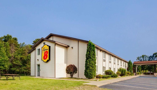 Super 8 by Wyndham Grayling
