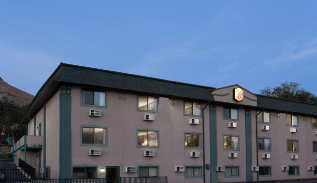 Super 8 by Wyndham Green River