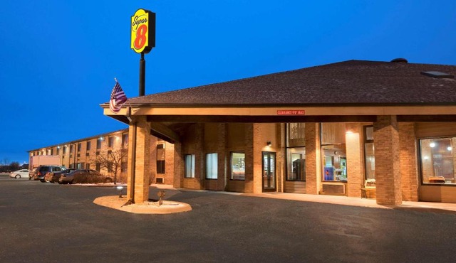 Super 8 by Wyndham Green Bay I-43 Bus. Park