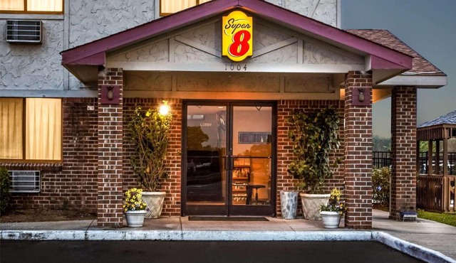 Super 8 by Wyndham Greenville