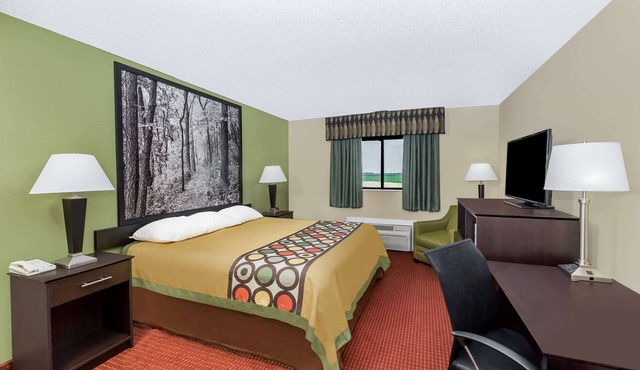 Super 8 by Wyndham Grinnell IA