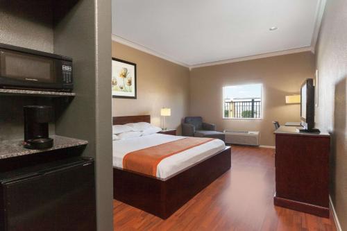 Super 8 by Wyndham Groesbeck