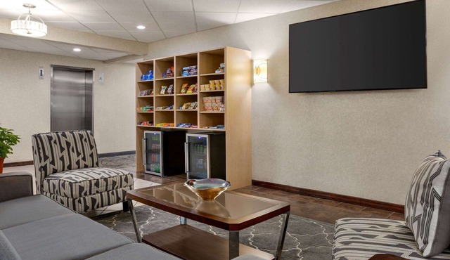 Super 8 by Wyndham Grove City