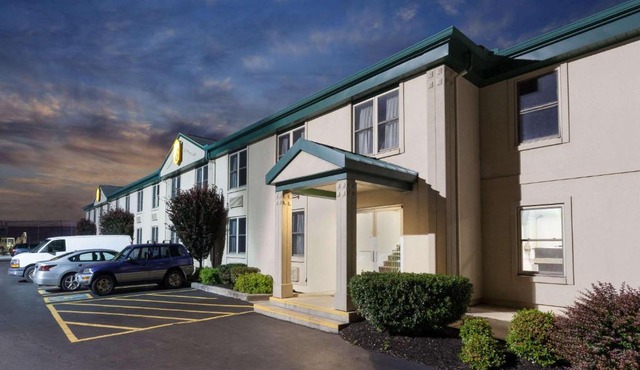 Super 8 by Wyndham Harrisburg Hershey West