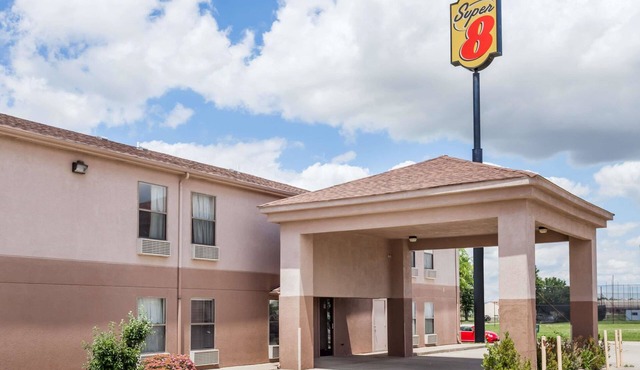 Super 8 by Wyndham Harrisburg