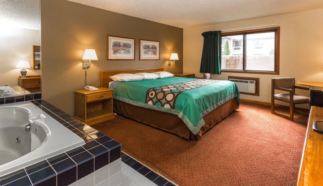 Super 8 by Wyndham Hartford WI
