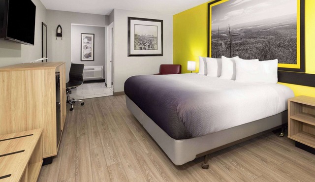 Super 8 by Wyndham Hazleton