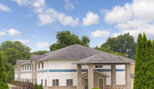 Super 8 by Wyndham Heath/Newark