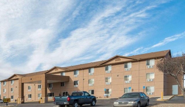 Super 8 by Wyndham Henderson North East Denver