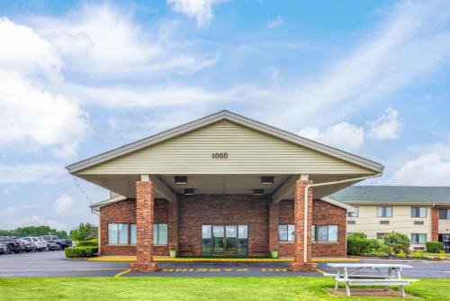 Super 8 by Wyndham Henrietta/Rochester Area