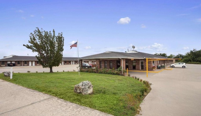 Super 8 by Wyndham Henryetta