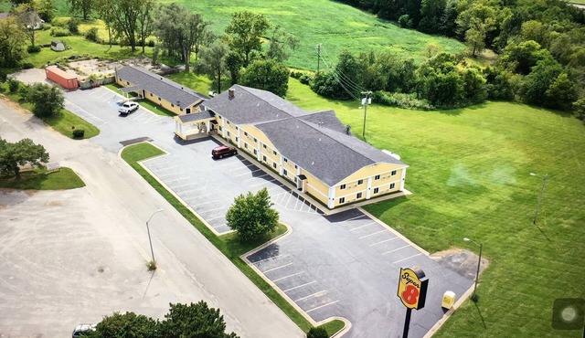 Super 8 by Wyndham Higginsville