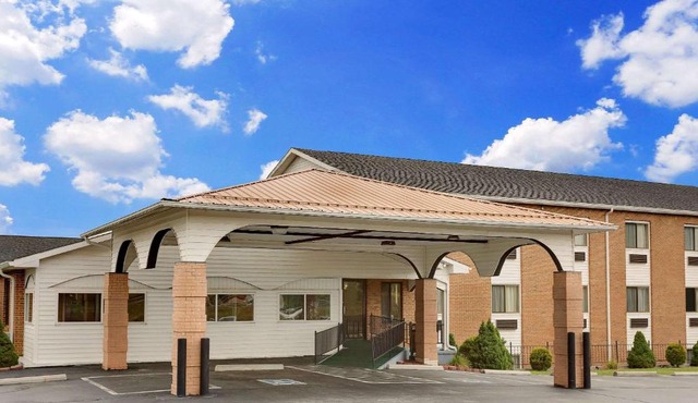 Super 8 by Wyndham Hillsville