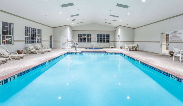 Super 8 by Wyndham Hillsboro TX