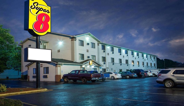Super 8 by Wyndham Hot Springs