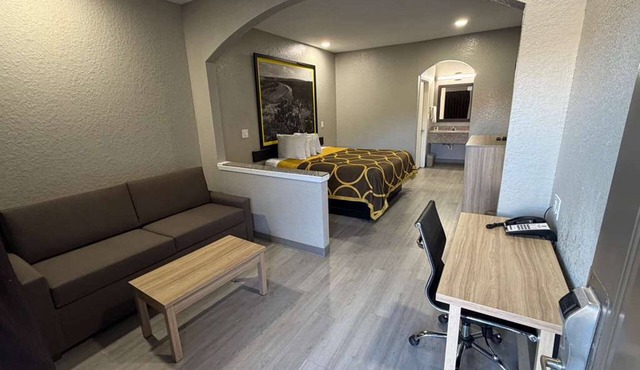 Super 8 by Wyndham Houston/Brookhollow NW