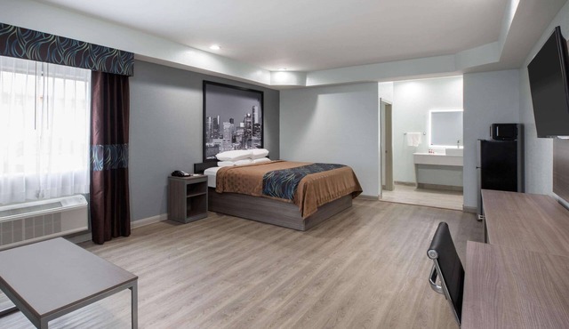 Super 8 by Wyndham Humble/Fallcreek/Houston
