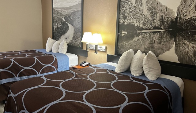 Super 8 by Wyndham Huntsville
