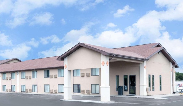 Super 8 by Wyndham Huron
