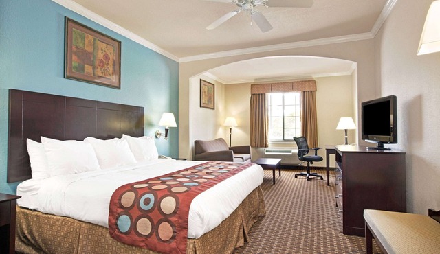 Super 8 by Wyndham IAH West/Greenspoint