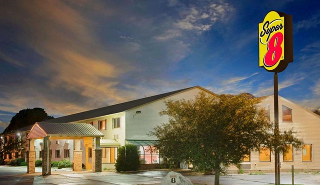 Super 8 by Wyndham Iowa Falls