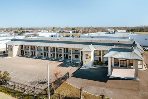 Super 8 by Wyndham Jackson MS Near the Fairgrounds
