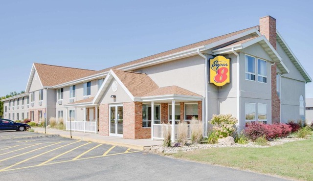 Super 8 by Wyndham Jackson MN