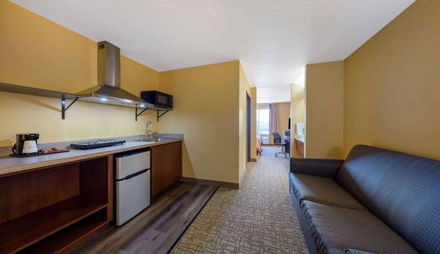 Super 8 by Wyndham Jackson MN