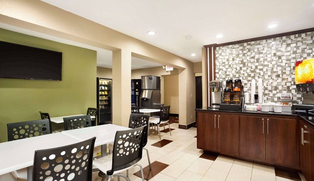 Super 8 by Wyndham Joplin