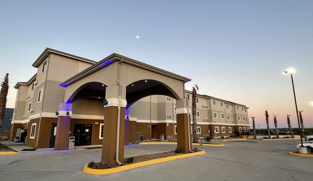 Super 8 by Wyndham Kenedy