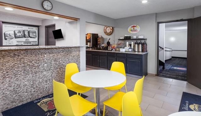 Super 8 by Wyndham Kent/Akron Area