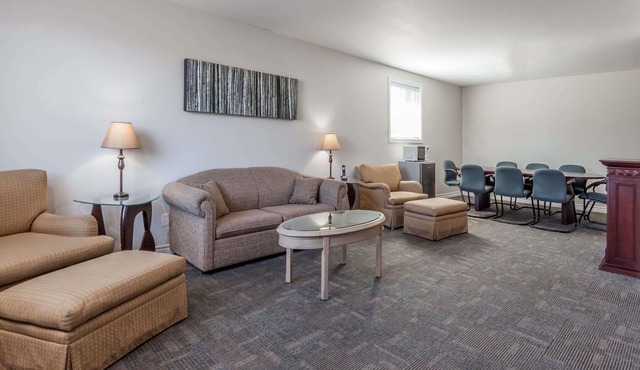 Super 8 by Wyndham Kirkland Lake
