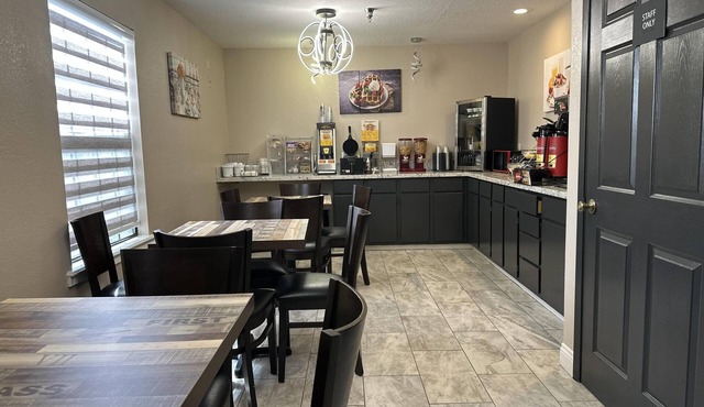Super 8 by Wyndham Kinder/Coushatta near Casino