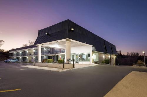Super 8 by Wyndham Kingsport/I-81