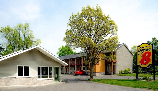 Super 8 by Wyndham Kingston