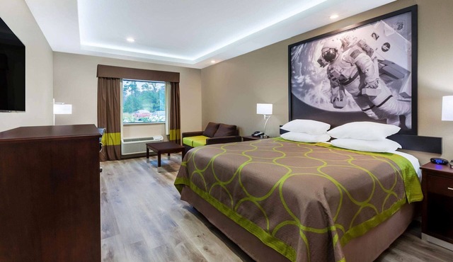 Super 8 by Wyndham Kingwood Houston North