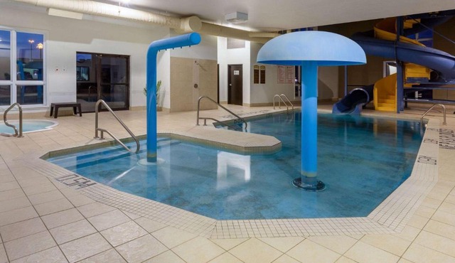 Super 8 by Wyndham Lachenaie/Terrebonne