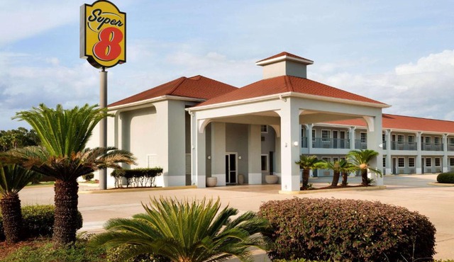 Super 8 by Wyndham Lake Charles Northeast
