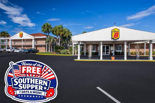 Super 8 by Wyndham Lake City