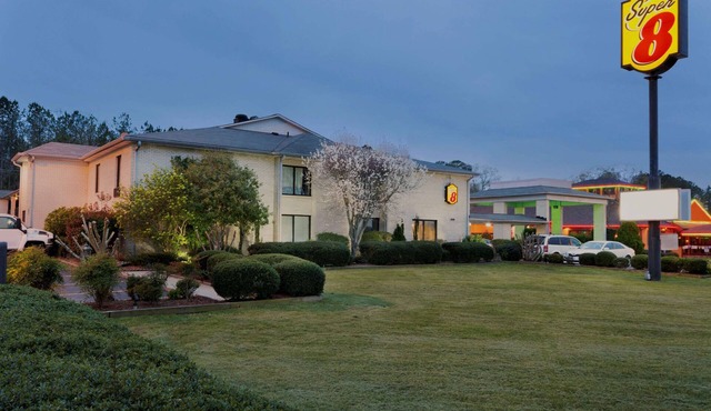 Super 8 by Wyndham Lancaster