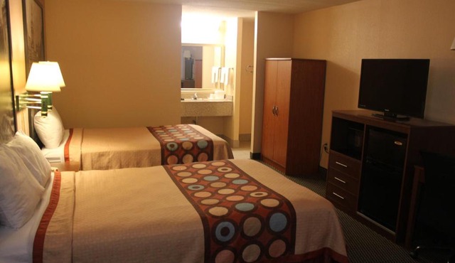 Super 8 by Wyndham Laurel