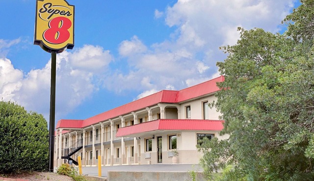 Super 8 by Wyndham Laurel