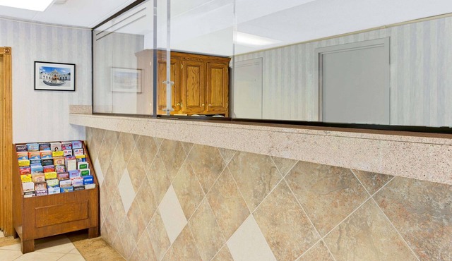 Super 8 by Wyndham Laurel