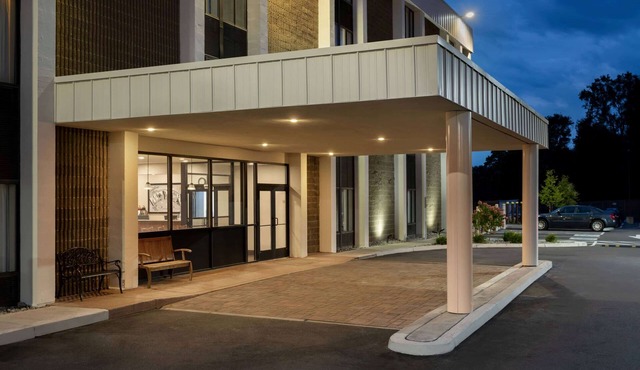 Super 8 by Wyndham Liverpool/Syracuse North Airport