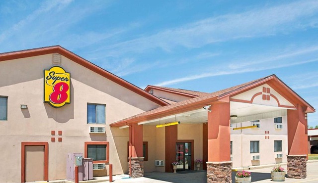 Super 8 by Wyndham Longmont/Del Camino